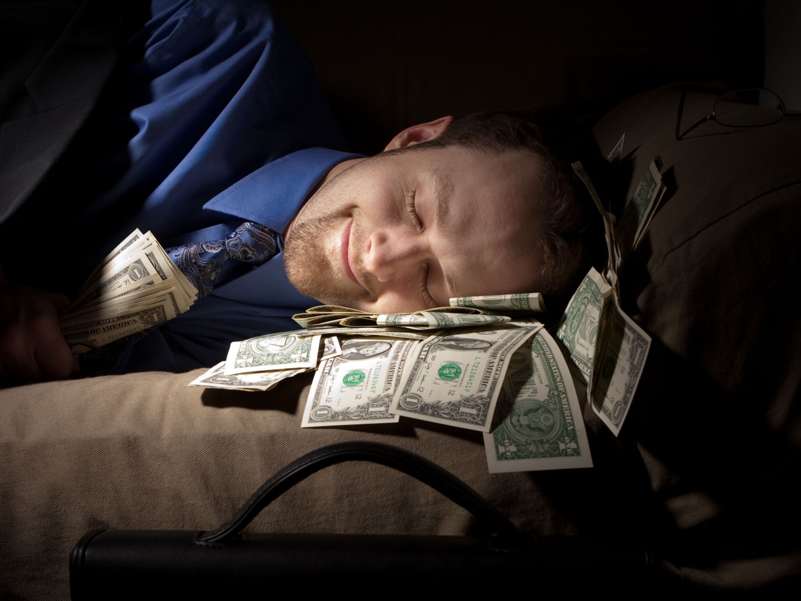 دنیا طلبی چیست